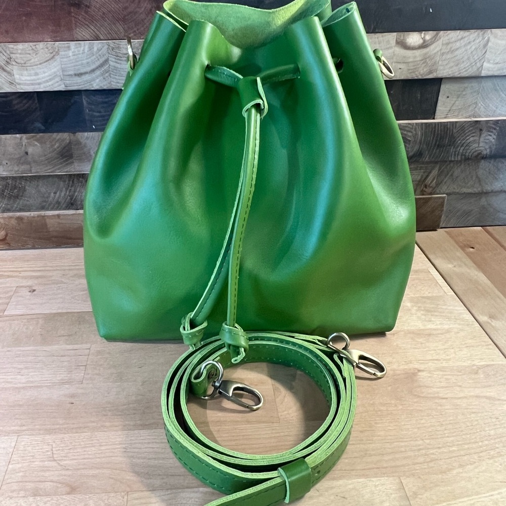 Portland Leather Goods Green Apple large Bucket, EEUC.